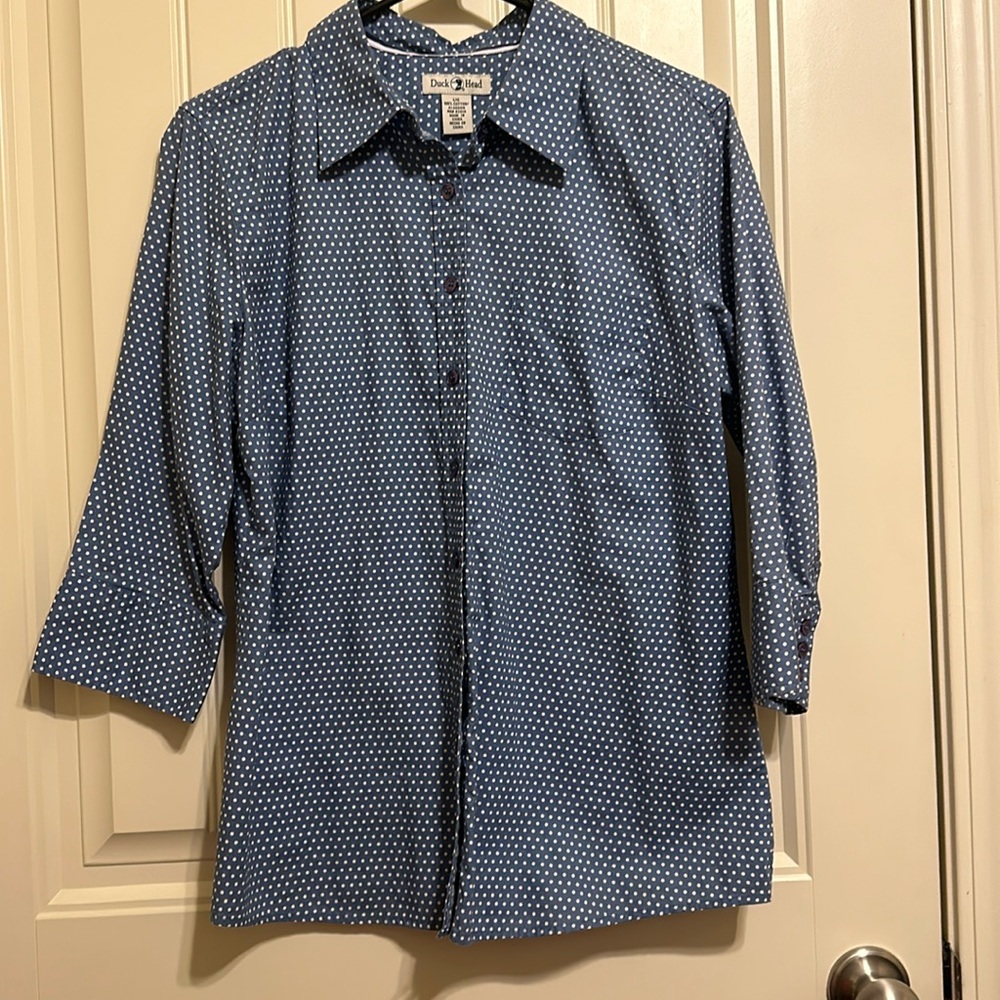 Blue and white polka dot blouse button down💙